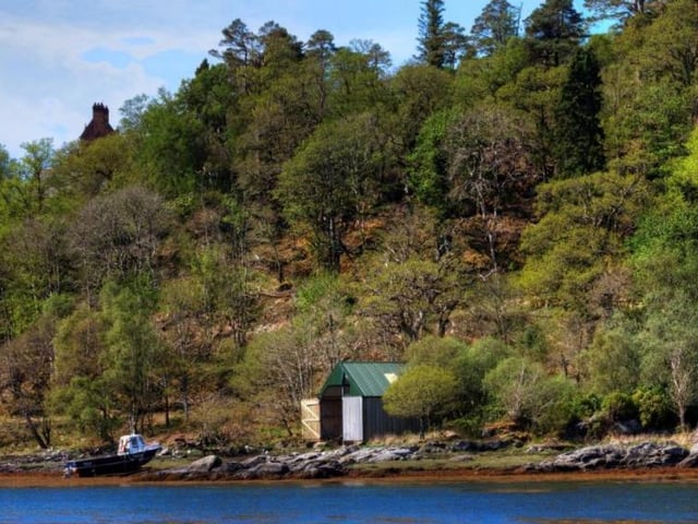 There is also a boathouse and jetty included as well, with an additional detached modern building with steel portal frame and steel roller door for storing outdoor equipment and canoes