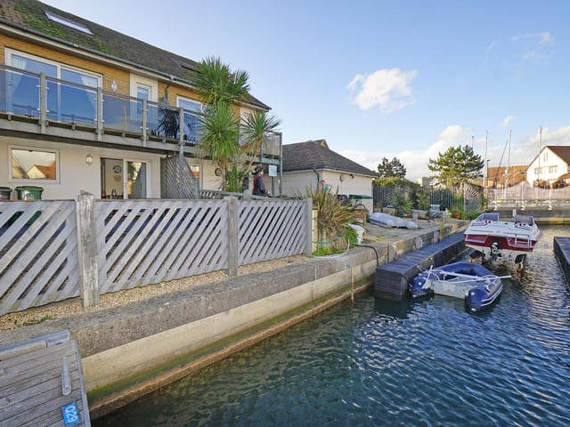 Three bed town house. Bryher Island, Port Solent.
£515,000
Agent: Marina & Hampshire Life Homes - 02392 299021