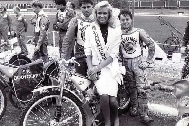 Sheffield Tigers Speedway Team
Miss Yorkshire TV with the Sheffield riders - 30th May 1991