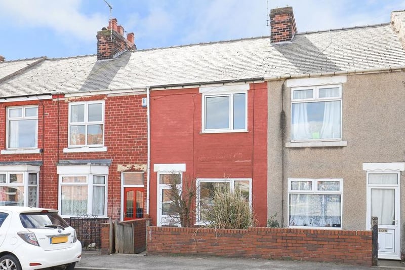 This well-presented, unfurnished, two-bedroom, mid-terrace home is available for £575 per calendar month via Redbrik.