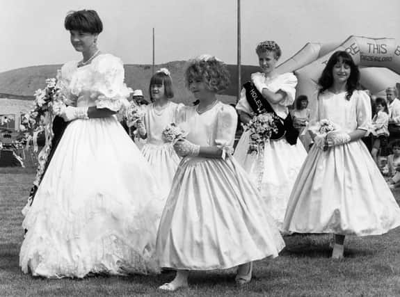 Buxton Advertiser archive,1991, The Dove Holes queen and her retinue at her crowning