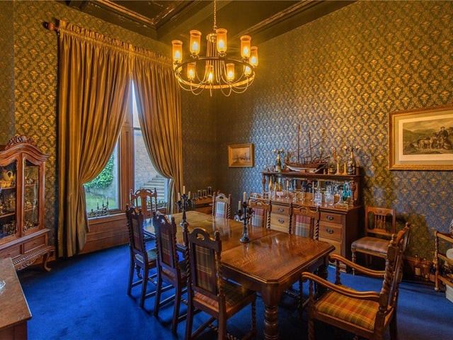 Breakfast room.
