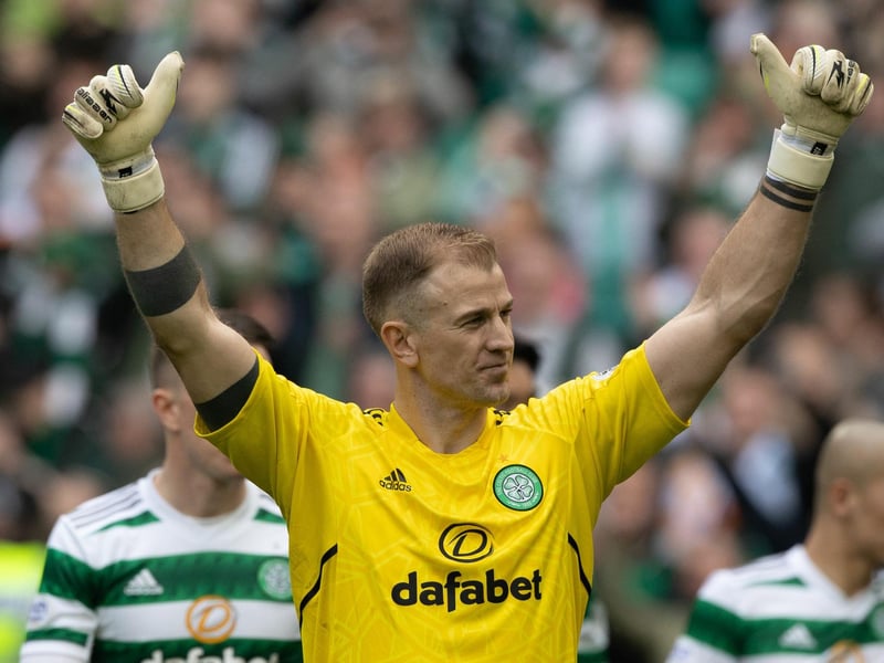 The ever-present stopper keeps his place between the sticks.