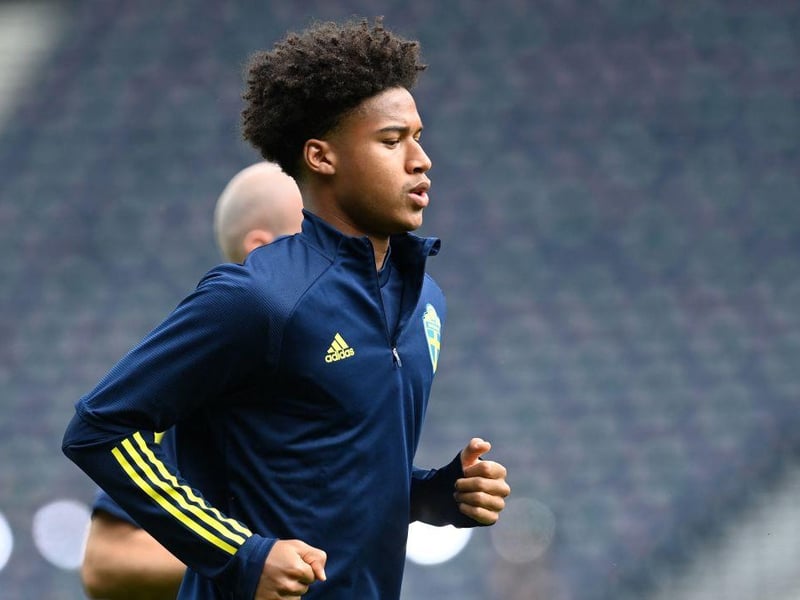 A source close to Jens Cajuste has claimed that “the player does have serious interest from the Premier League, but not from Leeds United”. (LUFCFANZONE)
(Photo by PAUL ELLIS/AFP via Getty Images)