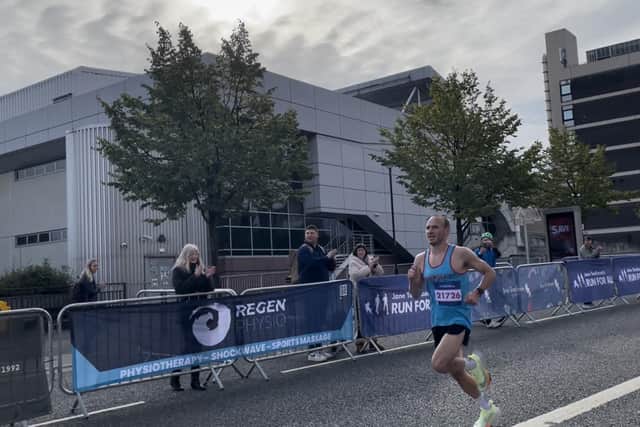 The winner of the Sheffield 10K 2022, Scott Hincliffe, as he approached the finishing line. Scott completed the race with an impressive time of 31 minutes and 48 seconds