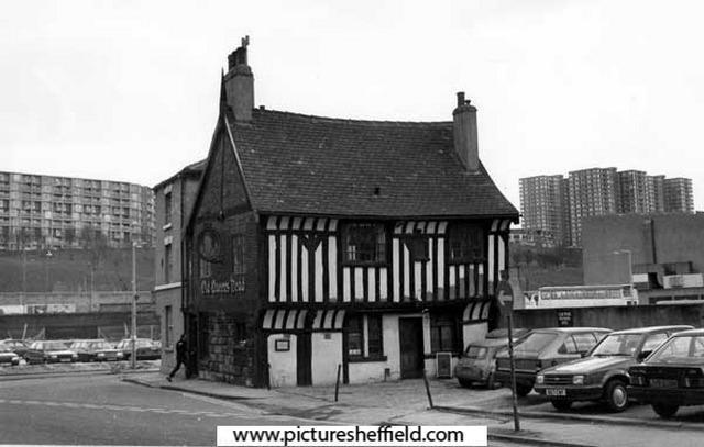 The Old Queens Head in 1983 stood alone on Pond Hill, with Park Hill flats visible behind.