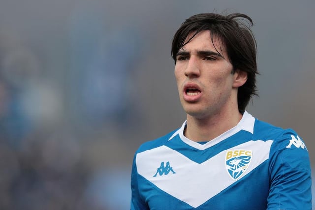 Manchester City are interested in signing Brescia midfielder Sandro Tonali with the Serie A club likely to drop his £46m asking price. (Corriere dello Sport)