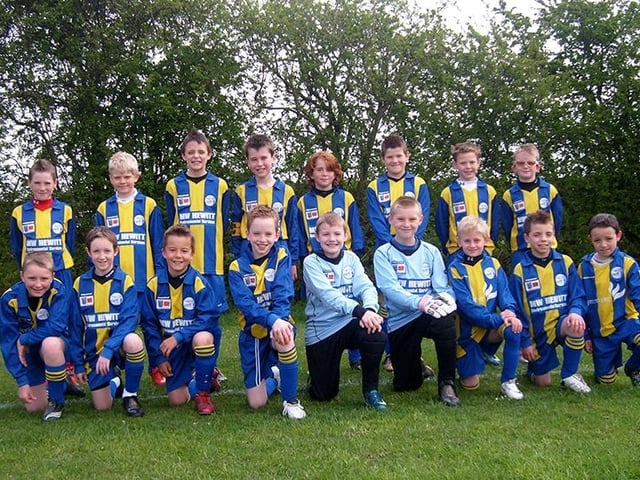 Eckington Boys under-10s ended their season in style with a 7-3 win over Wickersley Youth, to ensure A Division football next season, on April 19, 2009