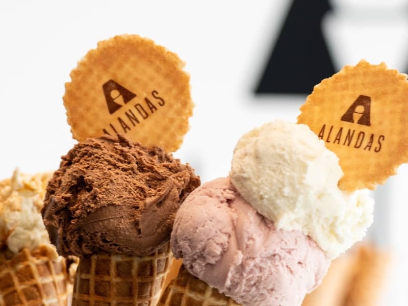 Despite being an ice cream shop, Alandas make a deliciously indulgent hot chocolate.