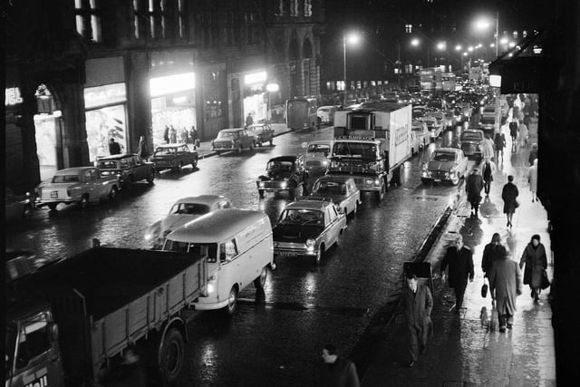 North Bridge jammed with cars during a bus strike in November 1964.