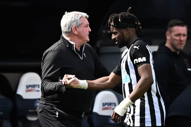 Newcastle United head coach Steve Bruce pictured alongside Allan Saint-Maximin. (Photo by STU FORSTER/POOL/AFP via Getty Images)