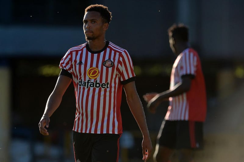 Former Sunderland defender Brendan Galloway is set to be offered a contract by Plymouth Argyle, after impressing on trial at Home Park (Plymouth Live)