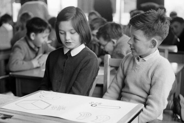 Edinburgh primary school pupils are learning French with the use of drawings in 1963.