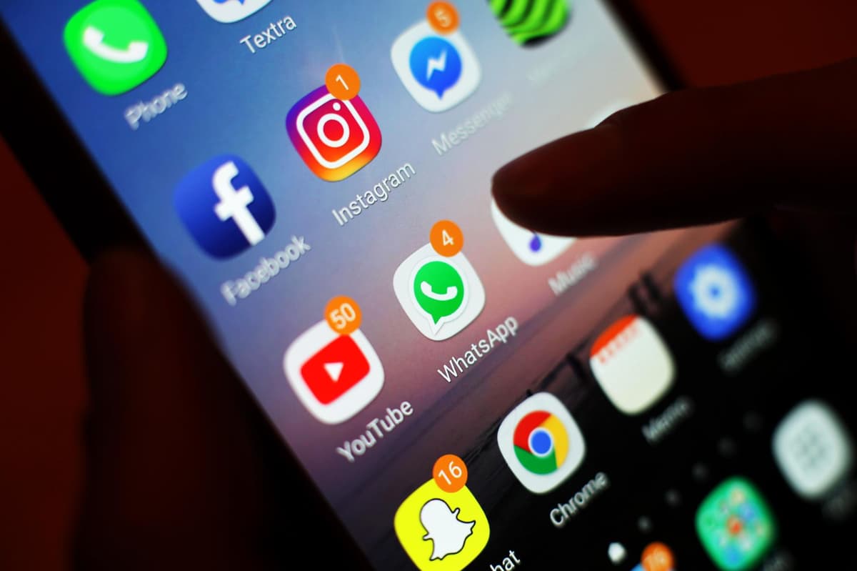 Mixed opinions on new social media ban for Sheffield parents - as ...