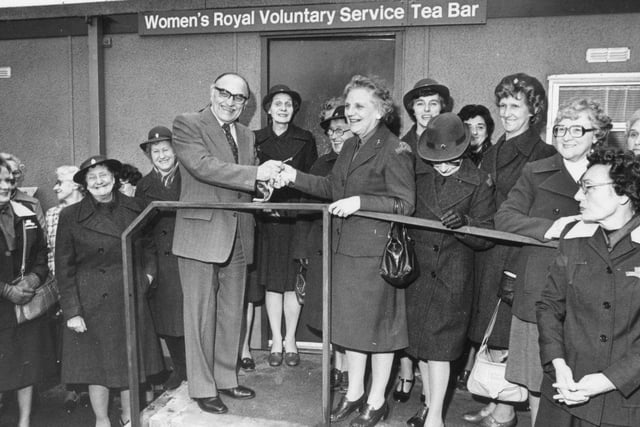 Baroness Mervyn Pike receiving the keys to the tea bar at Scarsdale Hospital.