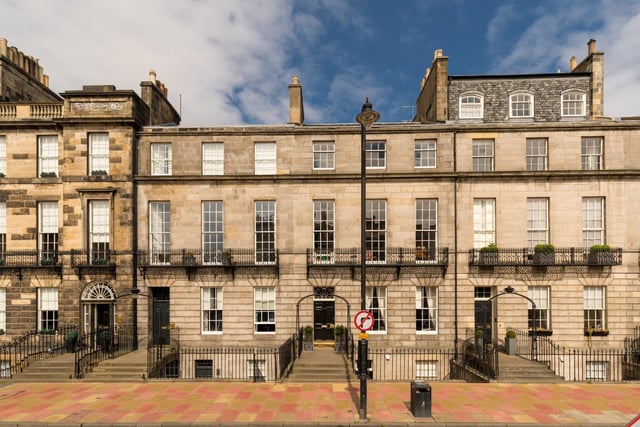 This property is ideally situated in the West End of the city centre, and has been renovated to provide a combination of period detail and contemporary finishes