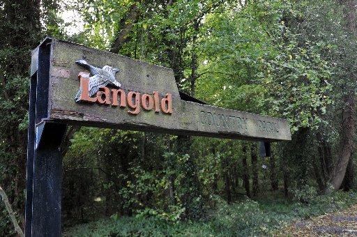 A great place to picnic by the lake, their is also toilets and a cafe for takeout.