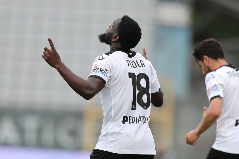 West Bromwich Albion and Fulham have both been named as potential destinations for Spezia striker M'Bala Nzola. The Angola international, who could leave for around £5m, netted an impressive 11 Serie A goals last season. (Sport Witness)
