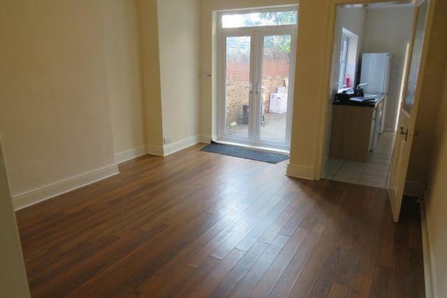 This one bedroom flat is situated on the ground floor, and benefits from Peterborough train station being less than a mile away. Close to the city centre, this flat also boasts patio doors which lead out to the rear garden. Available for £650 pcm.