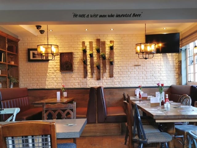 Based on the High Street, Everards, Edwinstowe, The Royal Oak has a rating of 4.5 from 268 reviews.