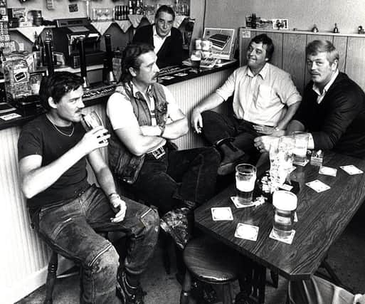 Regulars in the smoke room at the Queen's Hotel, Earsham Street, June 1984