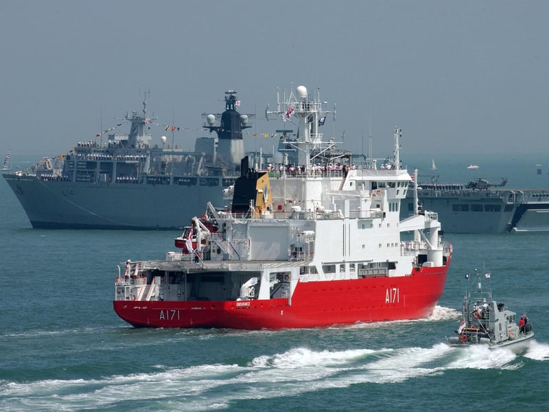 Trafalger 200 Fleet Review 2005 HMS Albion L14 and HMS Endurance A171