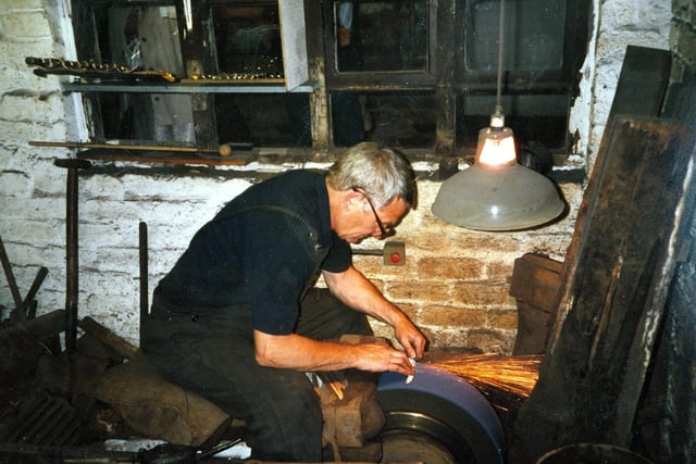 Rowland Swinden knife grinding at Kelham Island Industrial Museum, 1987. Ref no u04166