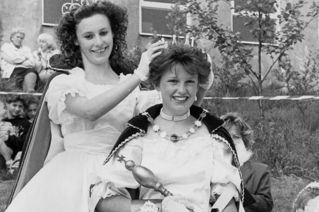 Buxton Advertiser archive,1990, crowning the Hayfield May queen
