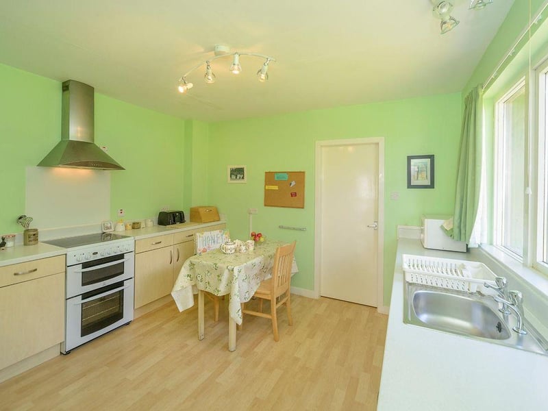 Laundry Cottage - kitchen.