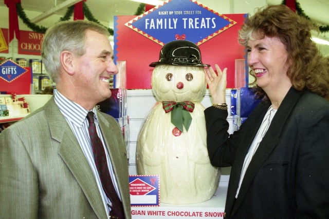 Woolworths held a competition with a chocolate snowman as the prize for Chipsters in November 1992.
