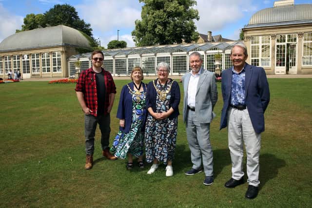 Art In The Gardens – 2022 2 Counting down to next month’s Art In The Gardens (from left to right) Artist Alan Pennington, Lady Mayoress of Sheffield Councillor Jackie Satur, Lord Mayor of Sheffield Councillor Sioned-Mair Richards, Graysons managing partner Peter Clark and Ken Marshall of Sheffield Young Artists.