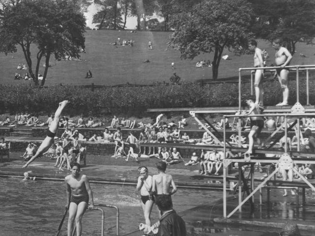 Bathers at Longley Park swimming pool, in Sheffield, on April 4, 1979