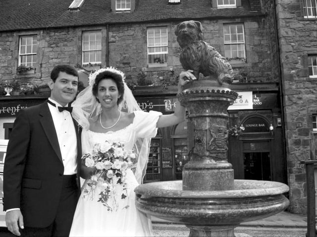 American couple Charles Eitel and Robin Young were married at Greyfriars Kirk in Edinburgh in July 1987 and posed for pictures beside Bobby.