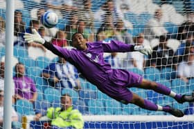 Former Sheffield Wednesday goalkeeper Lee Grant is set to see his time at Manchester United extended.