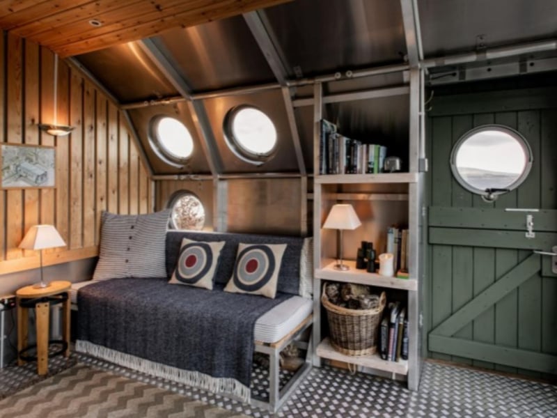 The industrial-style design is combined with comfortable furnishings.
