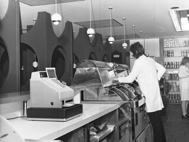 An Edinburgh institution, Brattisani’s served up traditional chip shop fayre for over 100 years from their five shops across the city. Sadly they closed down in 2004.