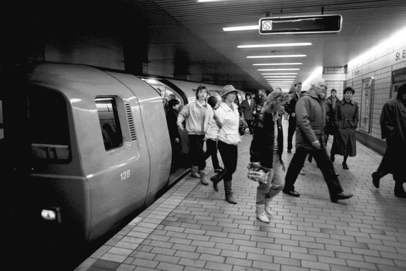 Passengers leaving the train at St Enoch station in December 1986. The current layout of the platform still resembles this in many ways. 