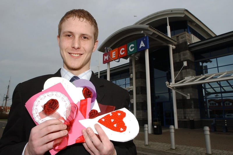 Darren Chaffey from Mecca was trying to create a world record for the most number of Valentine's Day cards received by one person. Did he succeed in 2008?