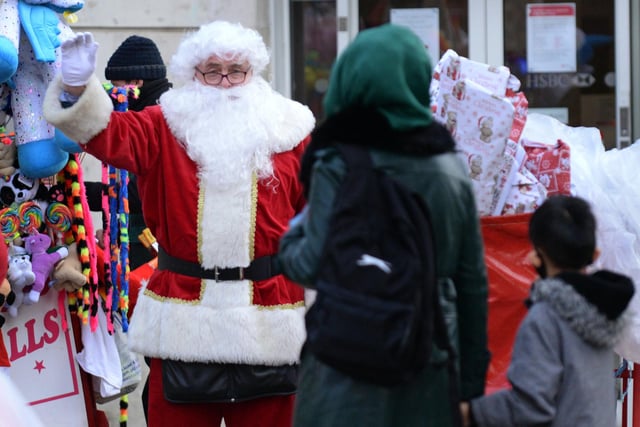 Santa pictured in Doncaster. Picture: NDFP-22-12-20-ChristmasShopping 9-NMSY