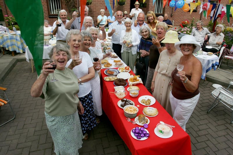 Catherine Cookson Court celebrated the 100th birthday of Catherine Cookson with drinks and ice cream in 2006.