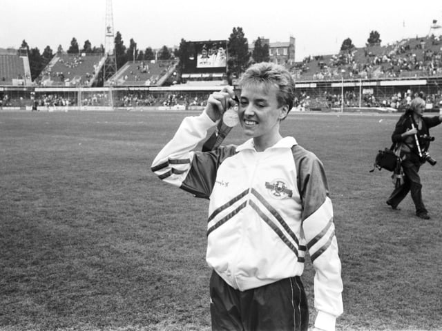 Liz McColgan (then known by her maiden name Liz Lynch) after winning a gold medal in the 10000m at the 1986 Commonwealth Games Edinburgh held at Meadowbank stadium, July 1986.