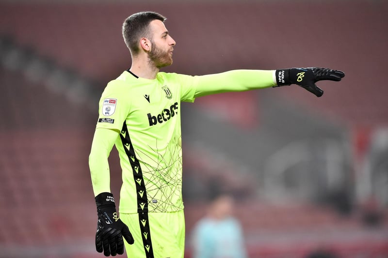 Leeds United are rumoured to be plotting a move for Southampton goalkeeper Angus Gunn. The £14m stopper, who spent last season on loan with Stoke, is also a key target for Norwich City, who were promoted from the Championship as champions last season. (Football Insider)