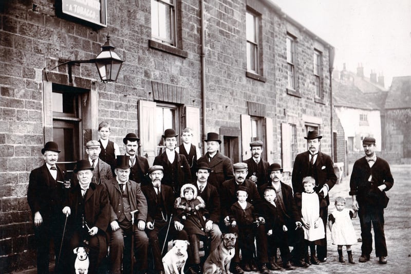 Customers and some children of the Ball family outside the Yew Tree Inn, junction of Loxley Road and Dykes Lane, c. 1900. Ref no U11912