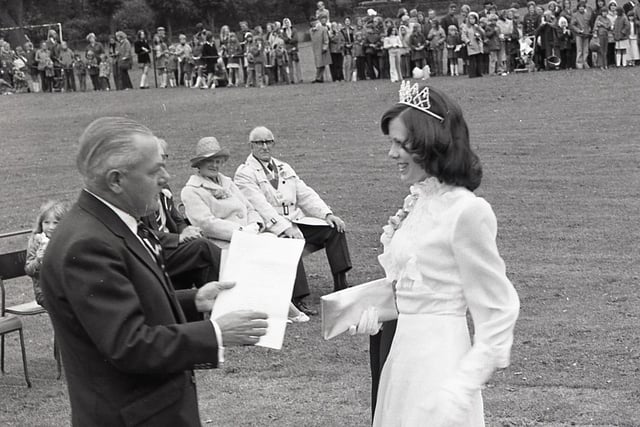 Buxton Advertiser archive, Miss Derbyshire is welcomed to the 1974 Chapel Carnival