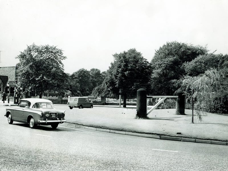 Hunter's Bar roundabout and toll gate with Endcliffe Woods in the background in 1964
