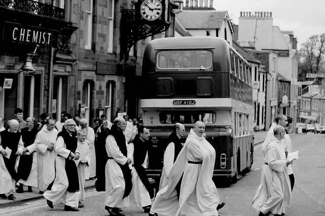 5000 pilgrims gathered for Mass at Melrose Abbey to celebrate its 850th anniversary in June 1986.