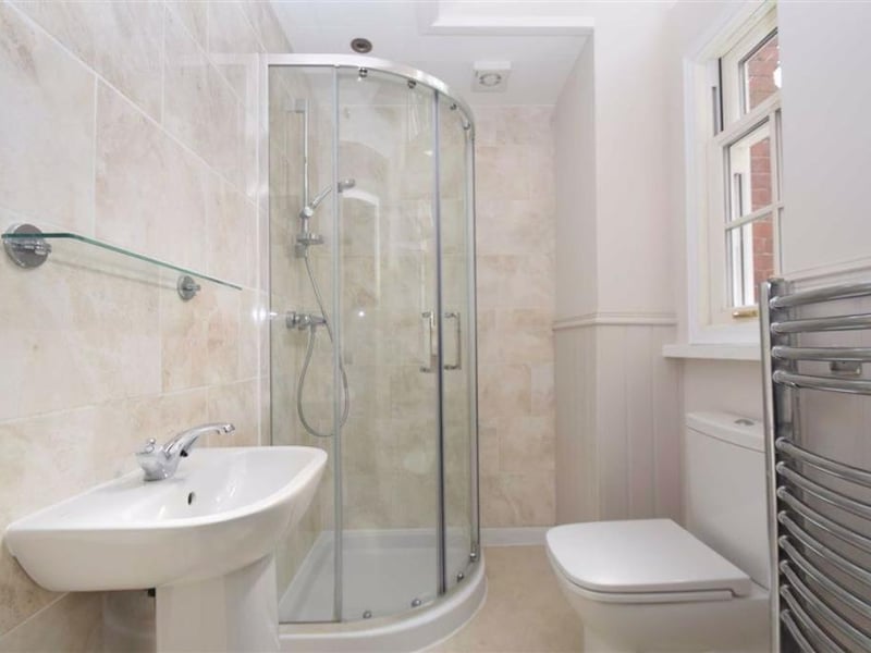 The property also features a one-bedroom annexe apartment.