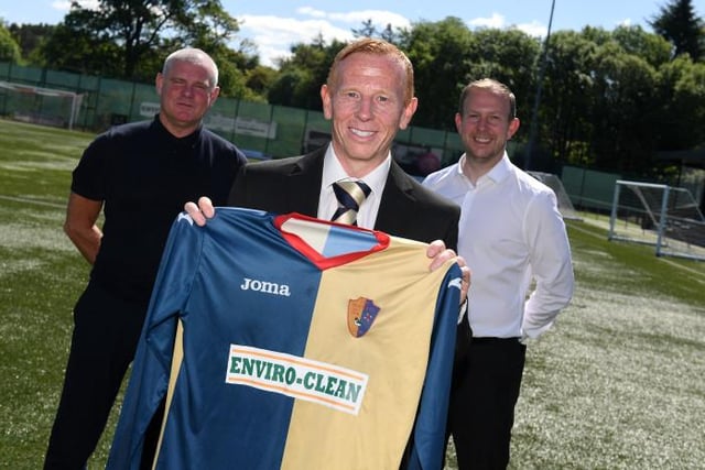 Stevie AItken has signed former Motherwell and Watford defender Tom Leighton to join his East Kilbride team for this season's Lowland League title challenge at the K-Park (DailyRecord.co.uk)