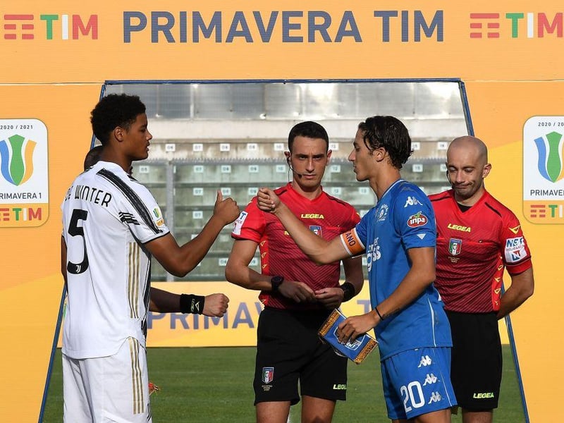 Brighton and Hove Albion and Southampton are both reportedly interested in Juventus' teenage defender Koni De Winter. (Nieuwsblad)
(Photo by Alessandro Sabattini/Getty Images)
