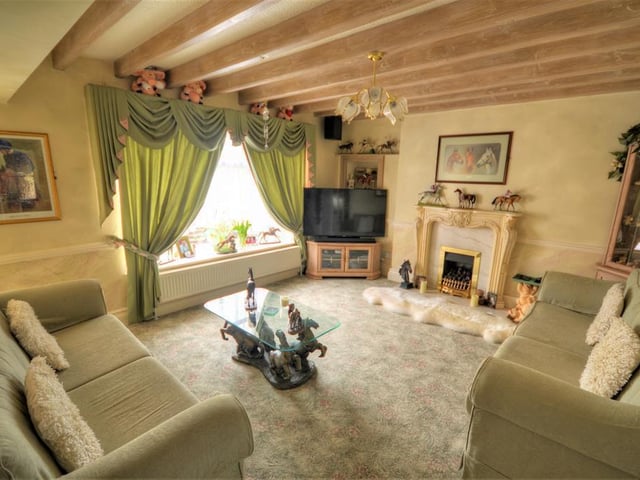 The large lounge/diner.